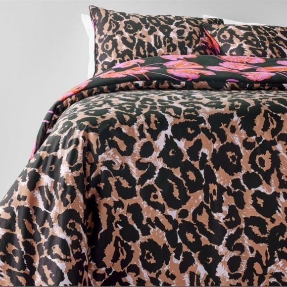 🐆NO OFFERS! DVF LIM ED COMFORTER SET - Picture 3 of 10